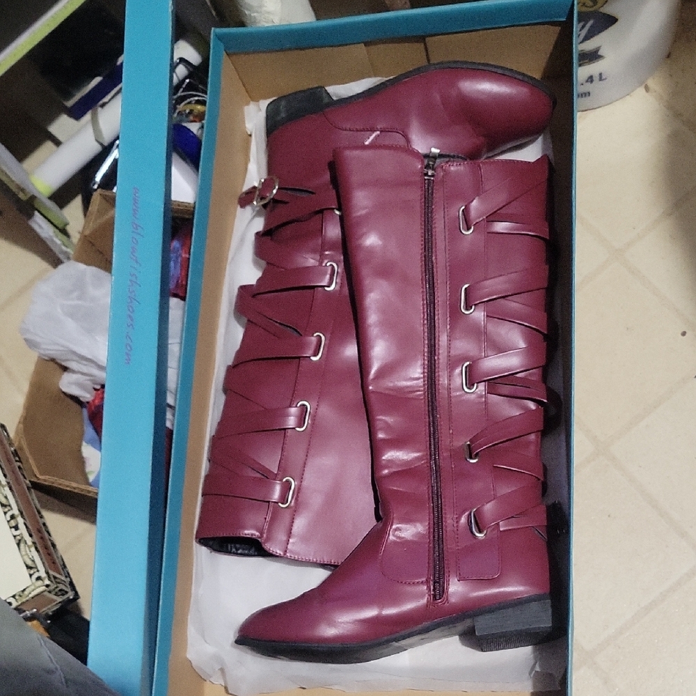 Gorgeous 17" Tie up Back zipperes Dressy Boots ( wore once)